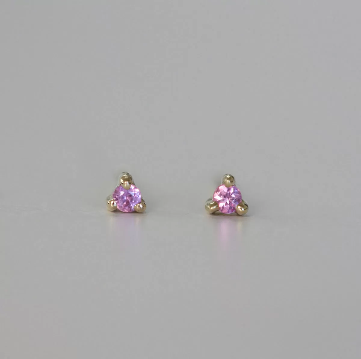 1.5 mm Pink Sapphire Dot Stud (Single)