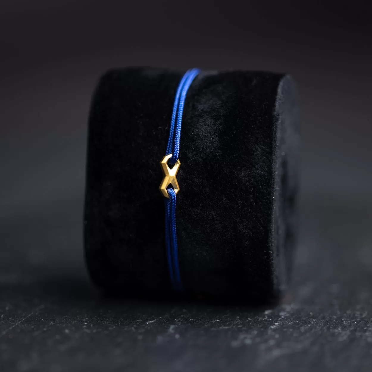 1.5mm Blue nylon bracelet with a gold-plated Infinity sign