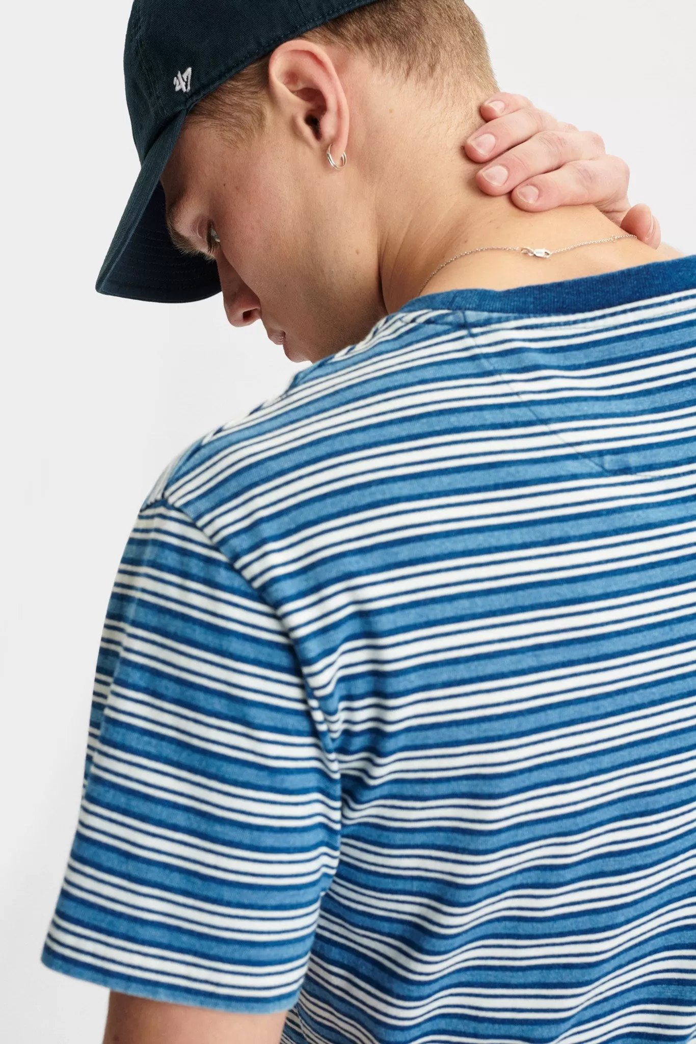 AKKIKKI BLUE STRIPE TEE - Cornet Blue