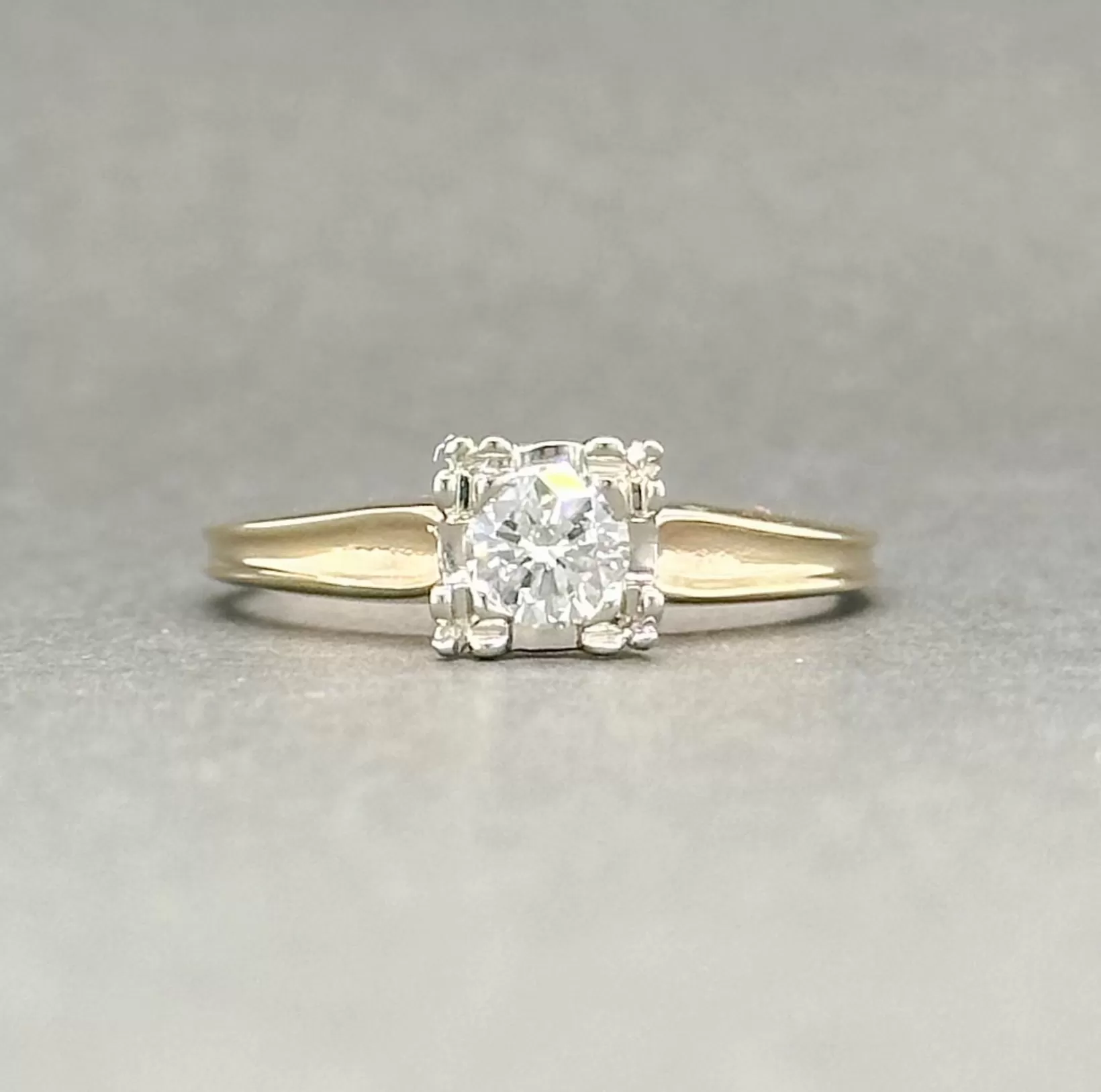 Estate 14K TT Gold 0.28ct H-I/VS1-2 Diamond Engagement Ring