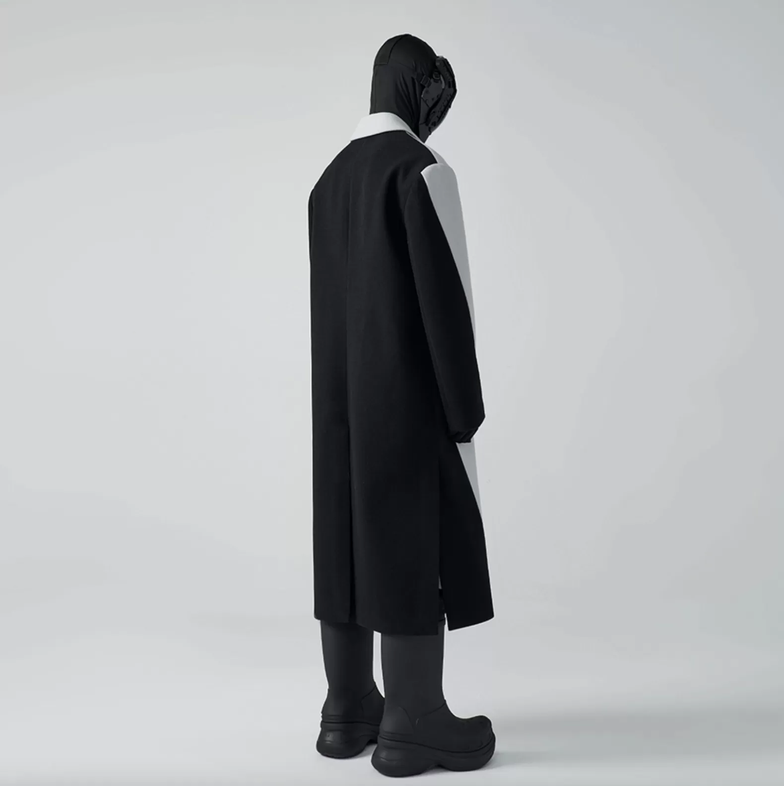 HOMME OVERSIZED TWO-TONE WOOL-BLEND COAT - CEMENT/ BLACK