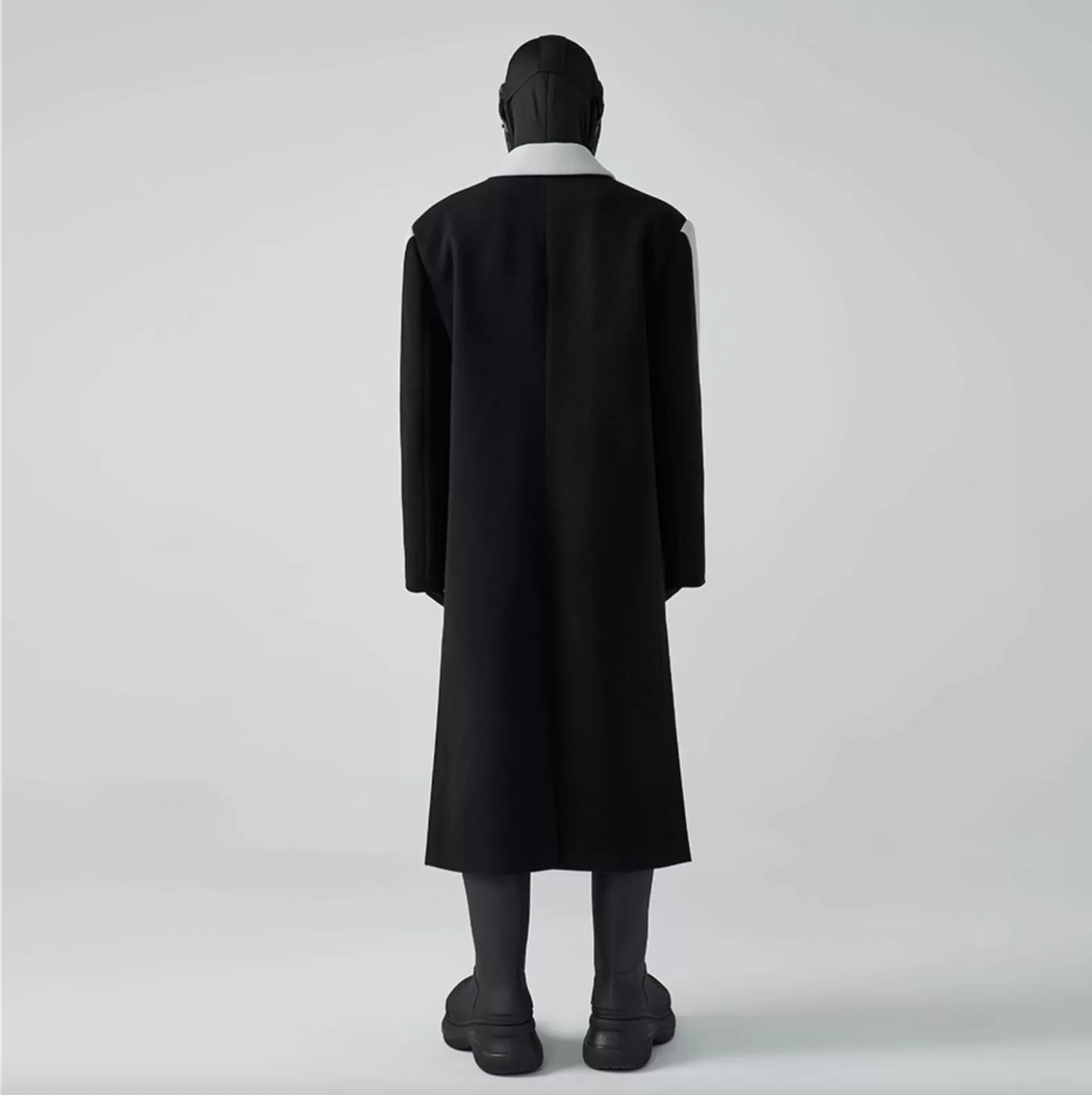 HOMME OVERSIZED TWO-TONE WOOL-BLEND COAT - CEMENT/ BLACK