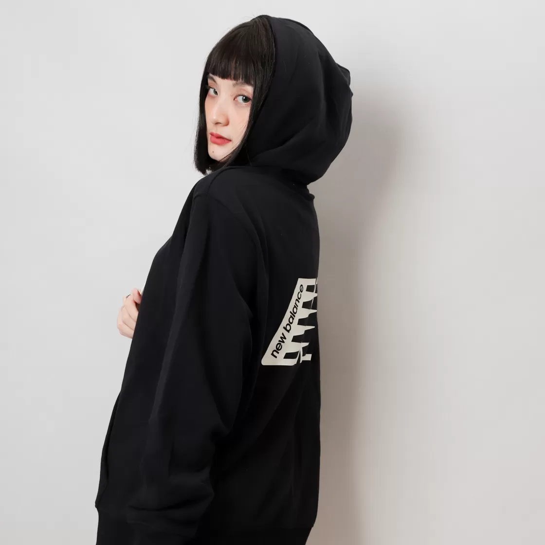 New Balance Essential Fleece Logo Hoodie [AMT23511]