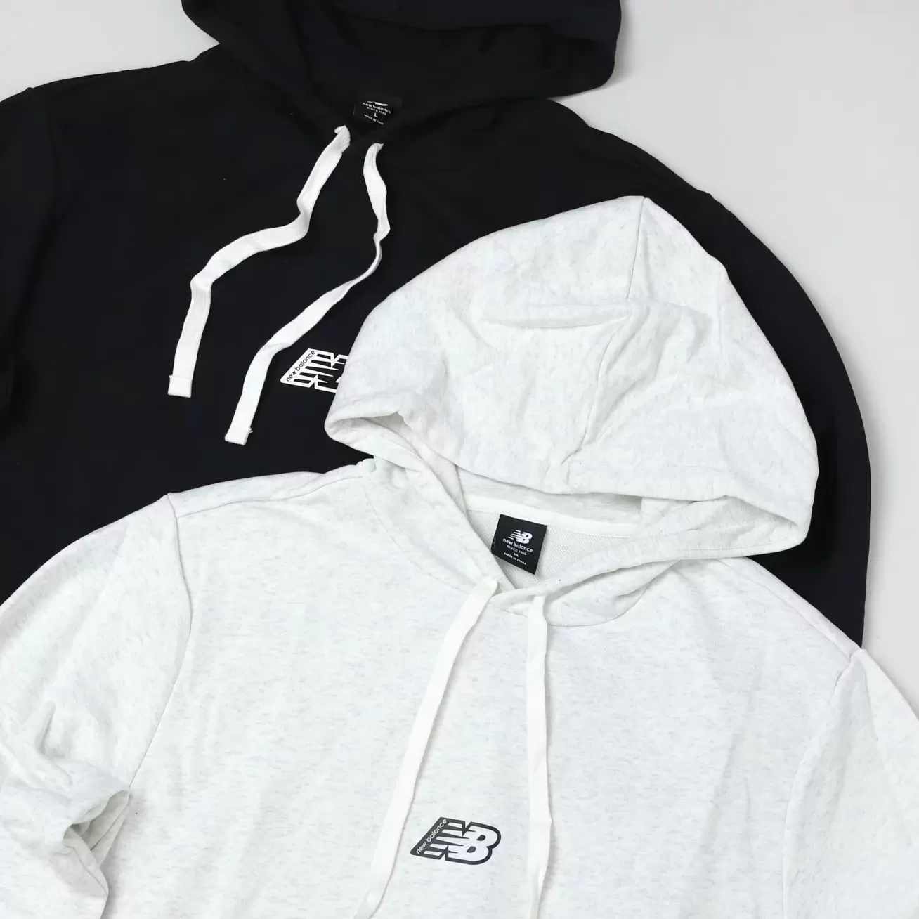 New Balance Essential Fleece Logo Hoodie [AMT23511]