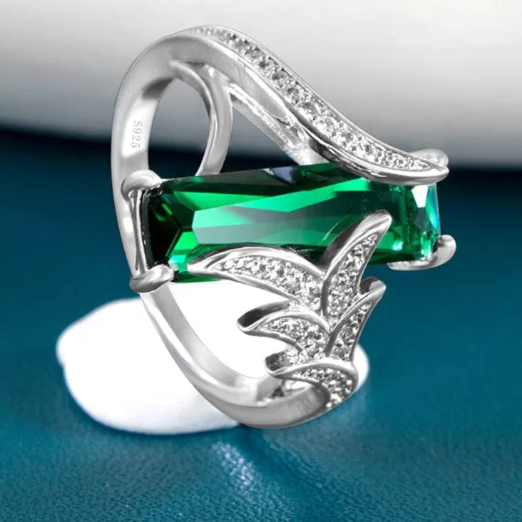 Pretty Classic Rectangle Shape Emerald Ring - 925 Sterling Silver