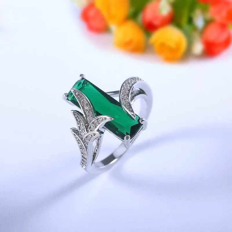 Pretty Classic Rectangle Shape Emerald Ring - 925 Sterling Silver