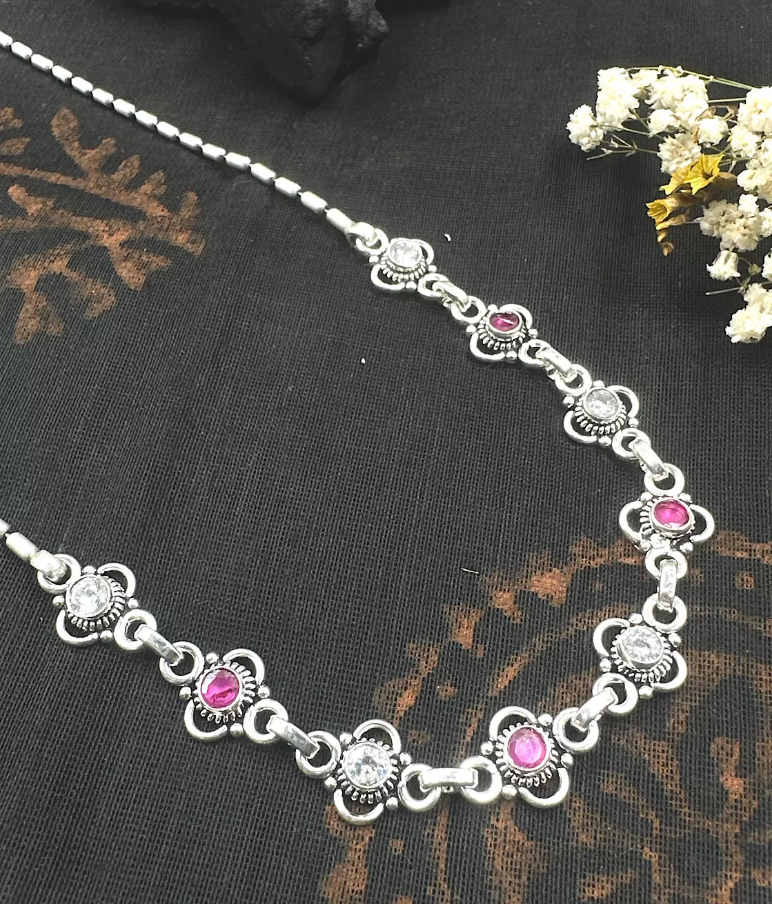 The Silver Gemstone Necklace (Red/white)